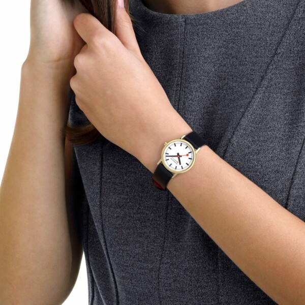 Mondaine Classic Schwarzes Veganes Traubenleder
